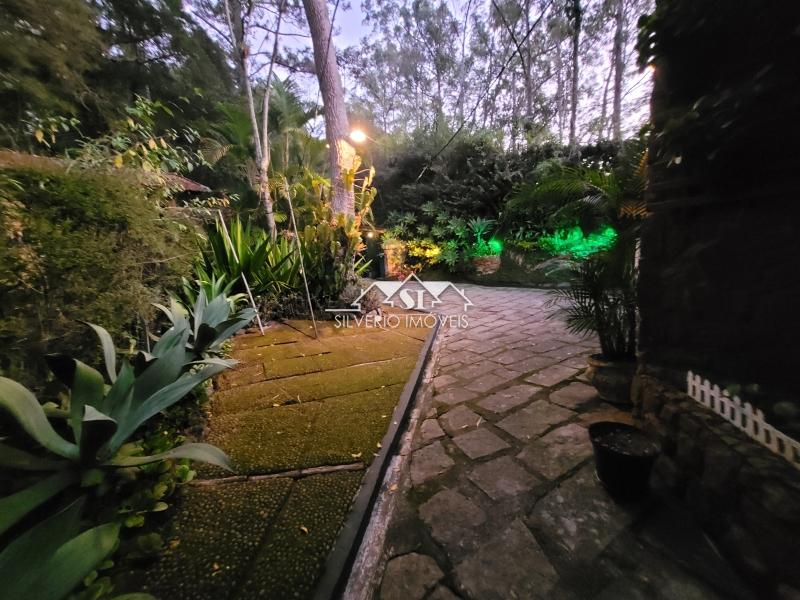 Casa à venda com 6 quartos, 350m² - Foto 13
