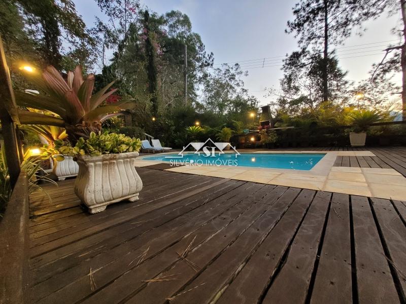 Casa à venda com 6 quartos, 350m² - Foto 4