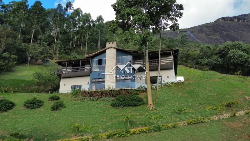 Casa à venda e aluguel com 8 quartos, 1060m² - Foto 1