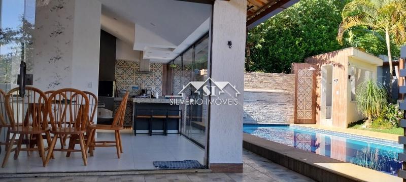 Casa à venda com 4 quartos, 250m² - Foto 2
