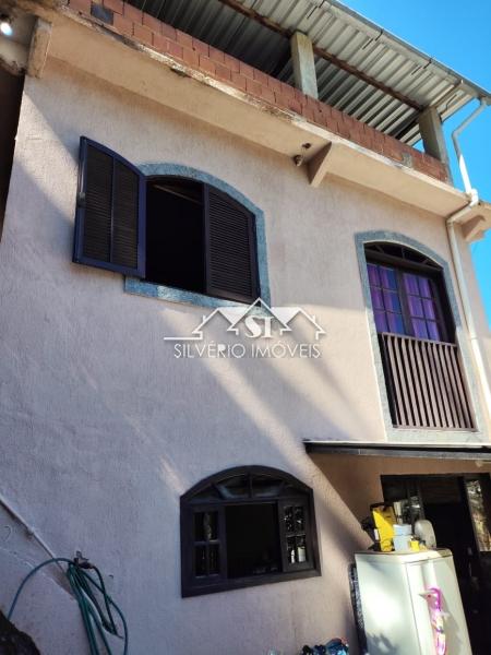 Casa à venda com 6 quartos, 200m² - Foto 2