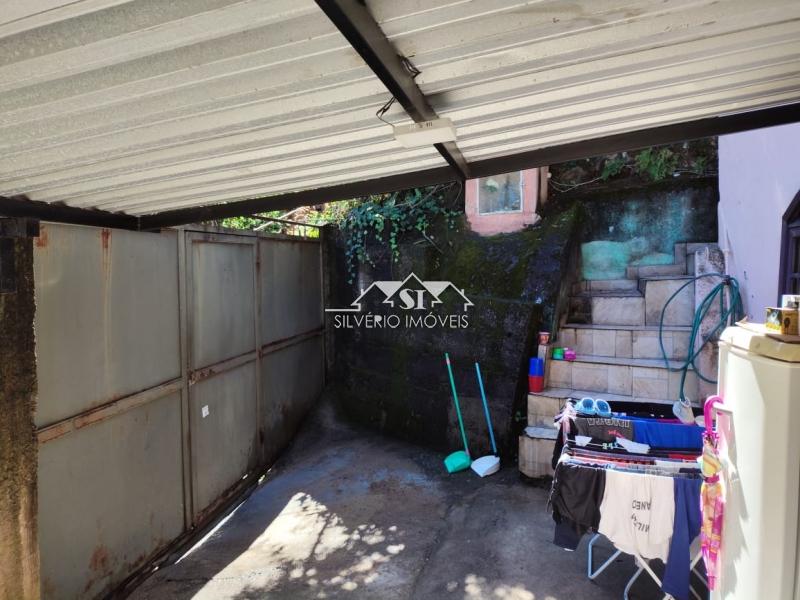 Casa à venda com 6 quartos, 200m² - Foto 3