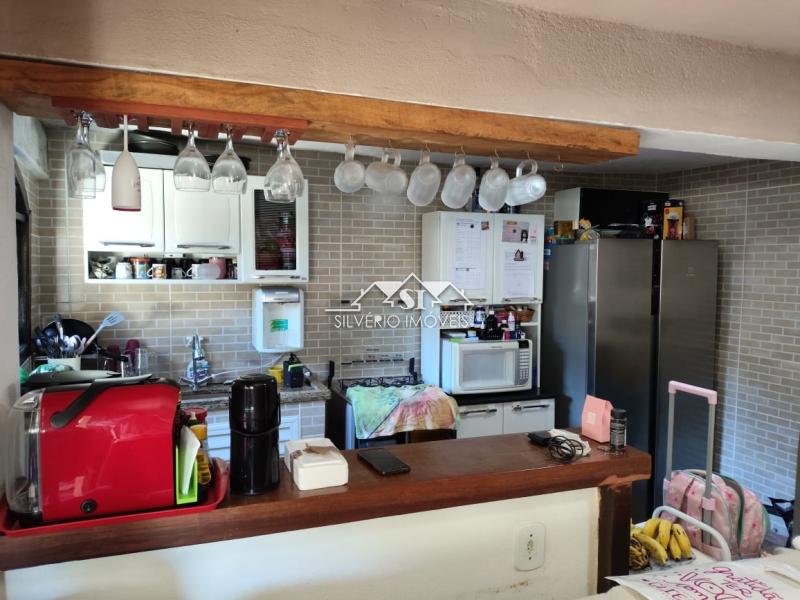 Casa à venda com 6 quartos, 200m² - Foto 5