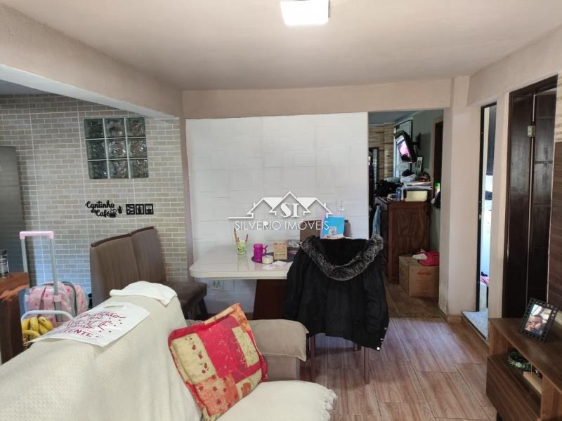Casa à venda com 6 quartos, 200m² - Foto 6