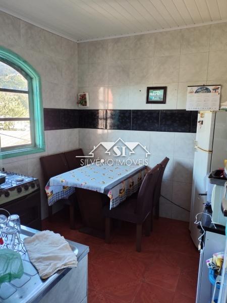 Casa à venda com 6 quartos, 200m² - Foto 10