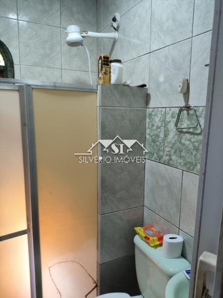 Casa à venda com 6 quartos, 200m² - Foto 11