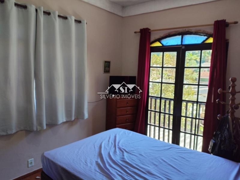 Casa à venda com 6 quartos, 200m² - Foto 12