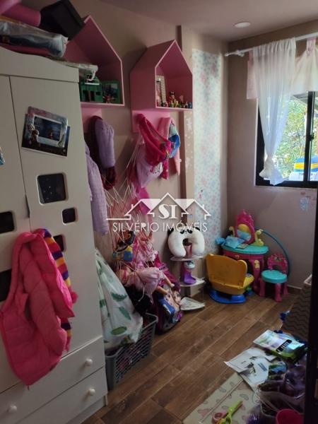 Casa à venda com 6 quartos, 200m² - Foto 13