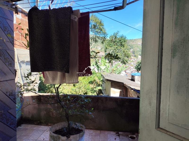 Casa à venda com 6 quartos, 200m² - Foto 17