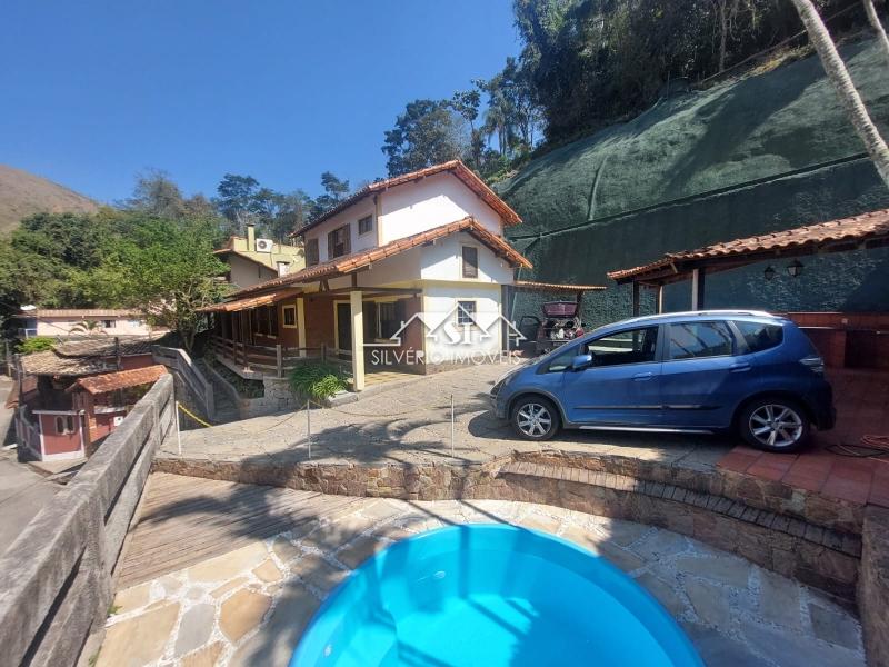 Casa à venda com 4 quartos, 136m² - Foto 2