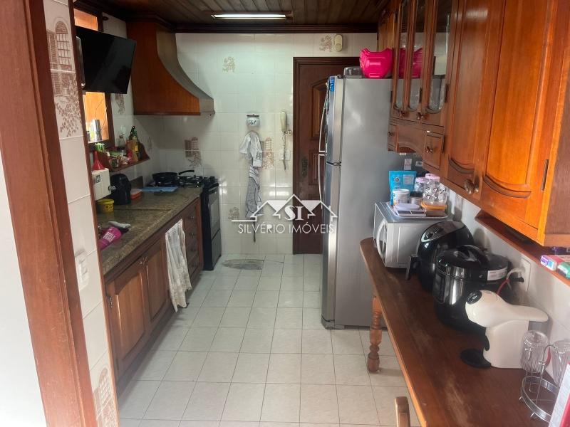 Apartamento à venda com 3 quartos, 240m² - Foto 9