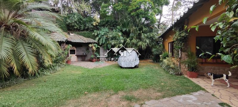 Casa à venda e aluguel com 3 quartos, 250m² - Foto 3