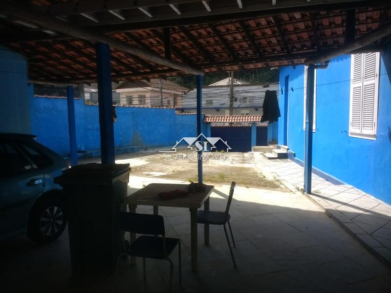 Casa à venda com 5 quartos, 240m² - Foto 2