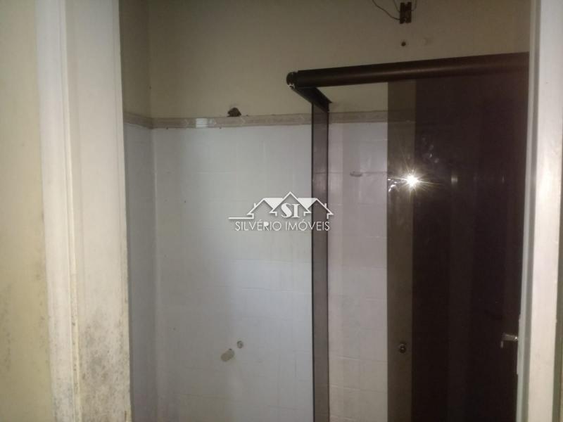 Casa à venda com 5 quartos, 240m² - Foto 9