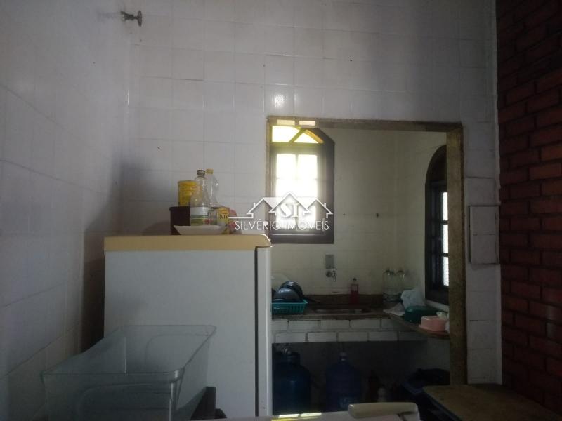 Casa à venda com 5 quartos, 240m² - Foto 7
