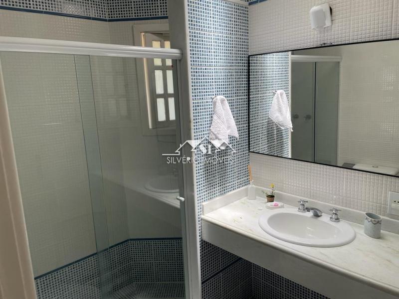 Casa à venda com 4 quartos, 300m² - Foto 15
