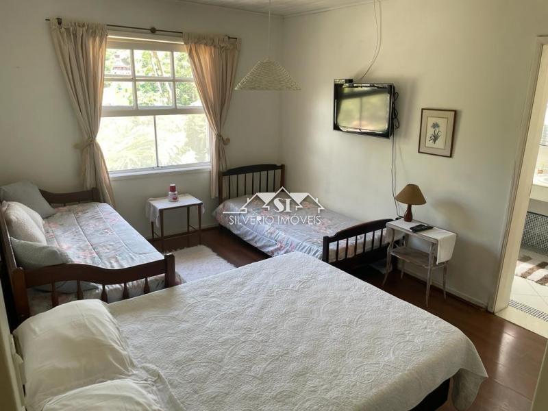 Casa à venda com 4 quartos, 300m² - Foto 14