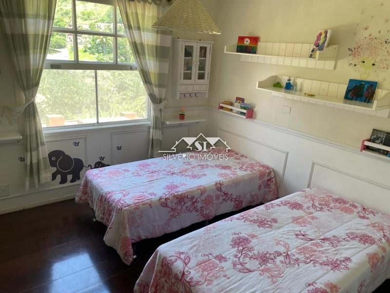 Casa à venda com 4 quartos, 300m² - Foto 16