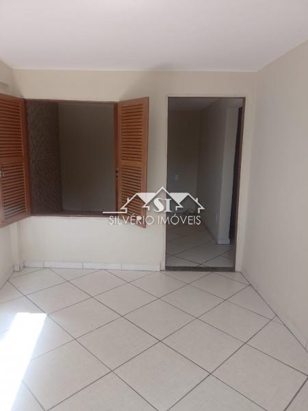 Casa para alugar com 2 quartos, 40m² - Foto 2