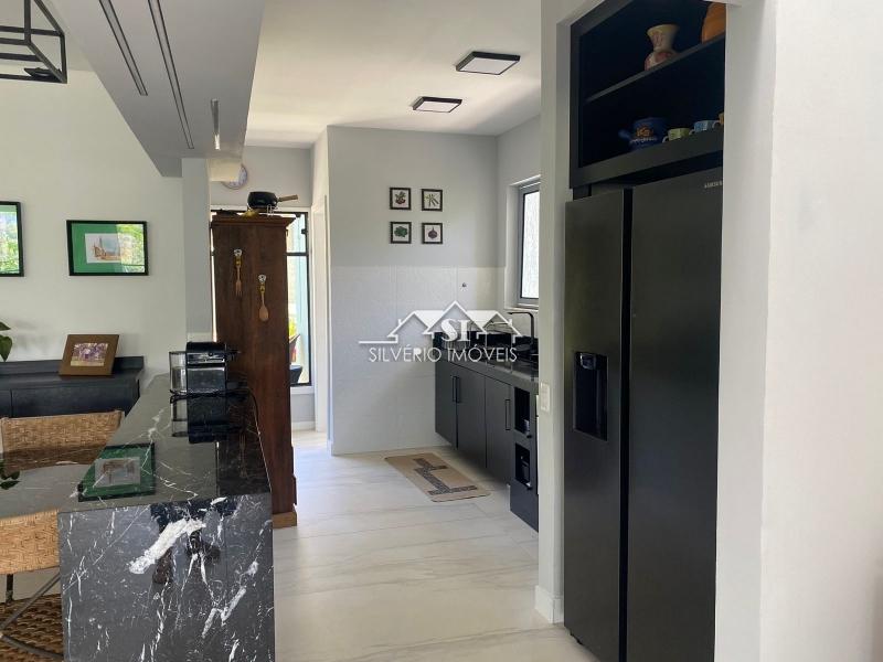 Casa à venda com 5 quartos, 345m² - Foto 9