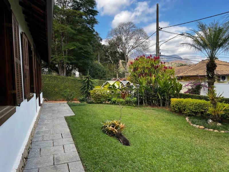 Casa à venda com 3 quartos, 302m² - Foto 6