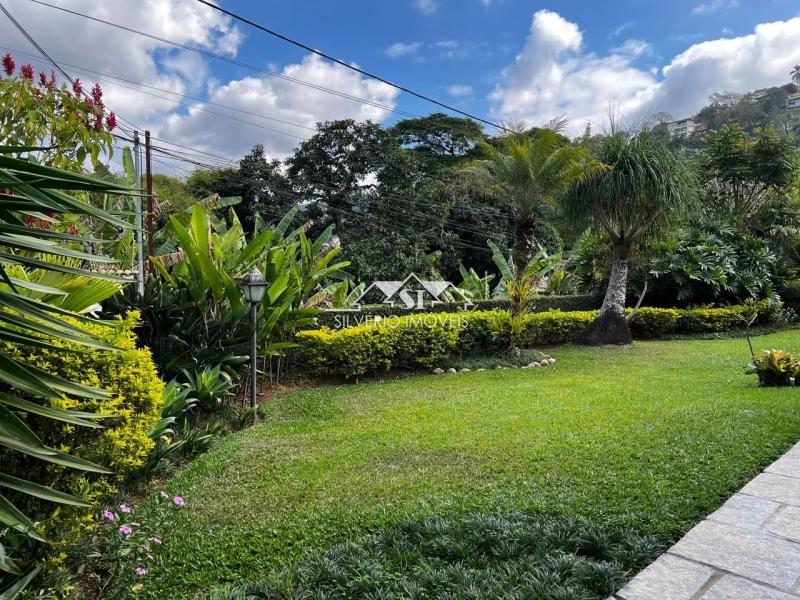 Casa à venda com 3 quartos, 302m² - Foto 8