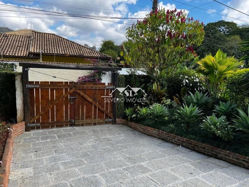 Casa à venda com 3 quartos, 302m² - Foto 9
