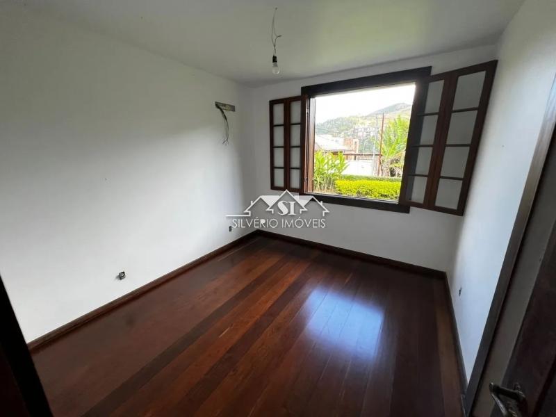 Casa à venda com 3 quartos, 302m² - Foto 11