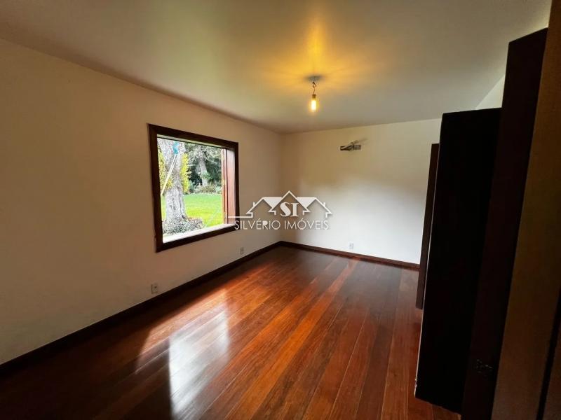 Casa à venda com 3 quartos, 302m² - Foto 12