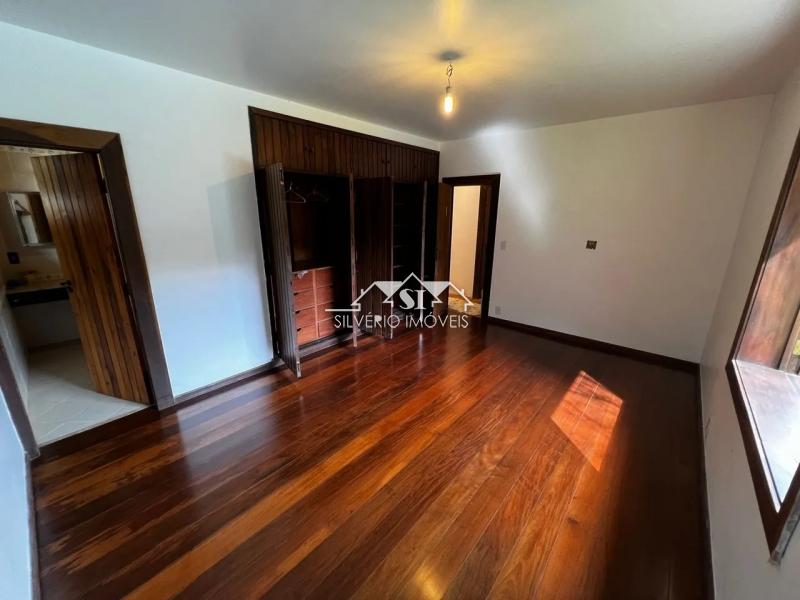 Casa à venda com 3 quartos, 302m² - Foto 13