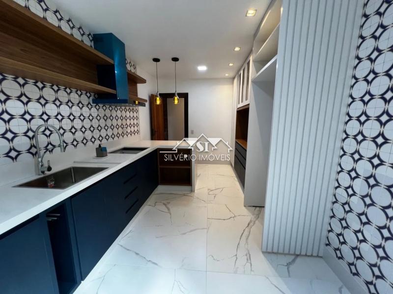 Casa à venda com 3 quartos, 302m² - Foto 17