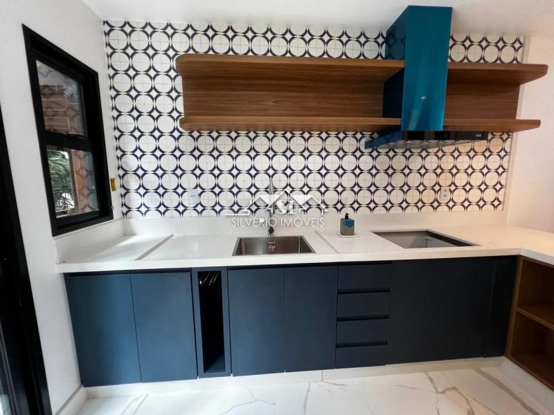 Casa à venda com 3 quartos, 302m² - Foto 18