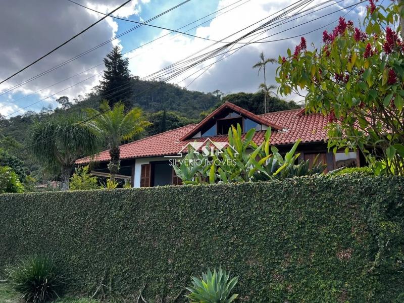 Casa à venda com 3 quartos, 302m² - Foto 4