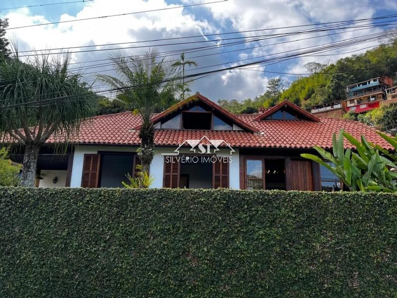 Casa à venda com 3 quartos, 302m² - Foto 2