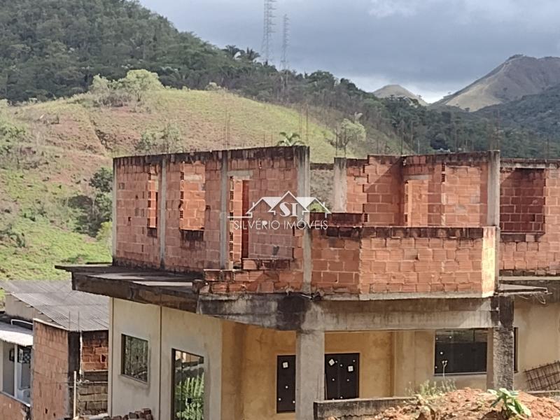 Casa à venda com 3 quartos, 90m² - Foto 4