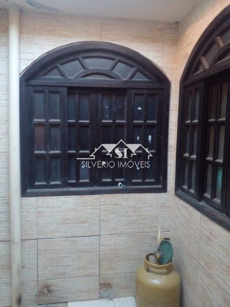 Casa à venda com 3 quartos, 100m² - Foto 4