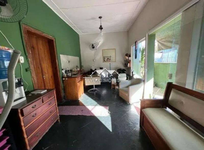 Casa à venda com 4 quartos, 243m² - Foto 2