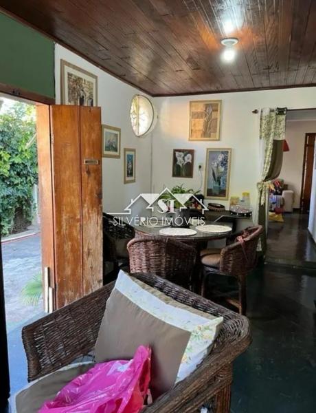 Casa à venda com 4 quartos, 243m² - Foto 3