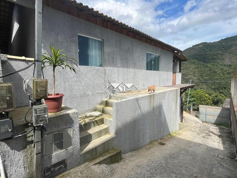 Casa em Quarteirão Brasileiro - Petrópolis/RJ  - 2 Quartos