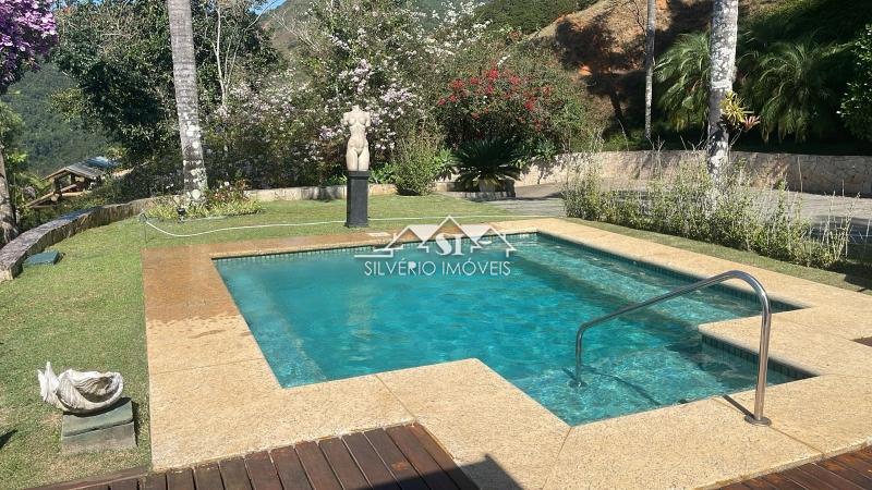 Casa para alugar com 5 quartos, 300m² - Foto 4