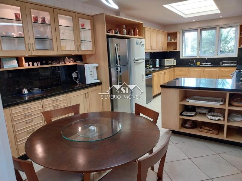 Casa para alugar com 5 quartos, 300m² - Foto 16