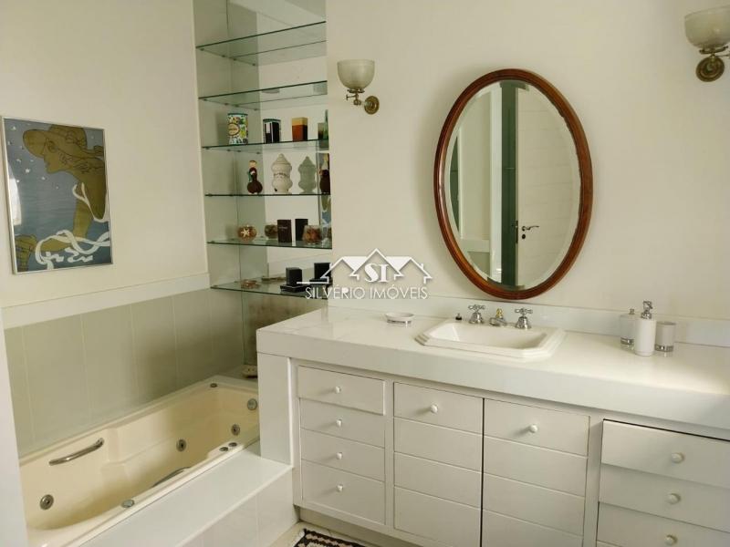 Casa para alugar com 5 quartos, 300m² - Foto 27