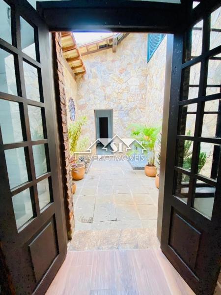 Casa à venda com 5 quartos, 258m² - Foto 17