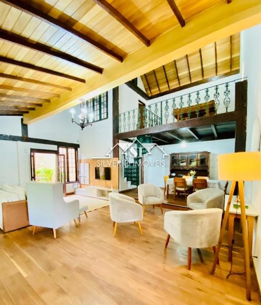 Casa à venda com 5 quartos, 258m² - Foto 4