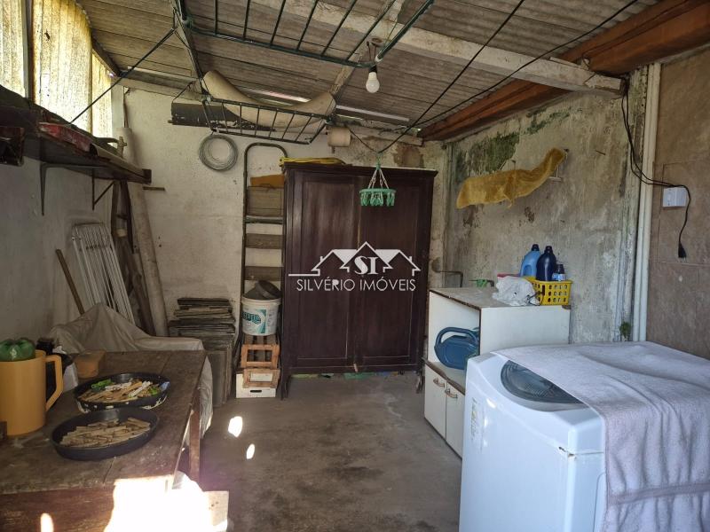 Casa à venda com 2 quartos, 60m² - Foto 17