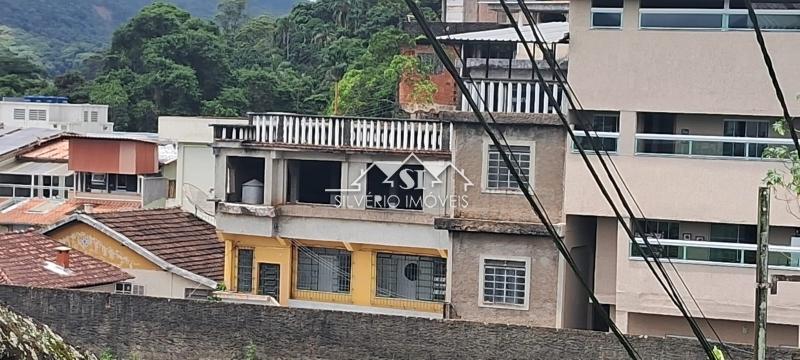 Prédio Residencial em Valparaíso - Petrópolis/RJ 
