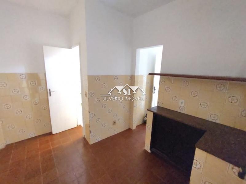 Casa à venda e aluguel com 3 quartos, 100m² - Foto 4