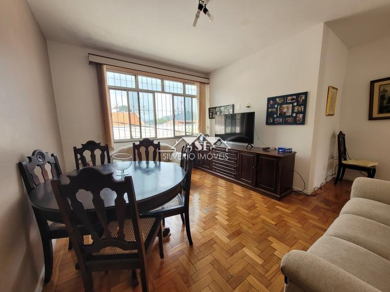 Casa à venda com 2 quartos, 90m² - Foto 2