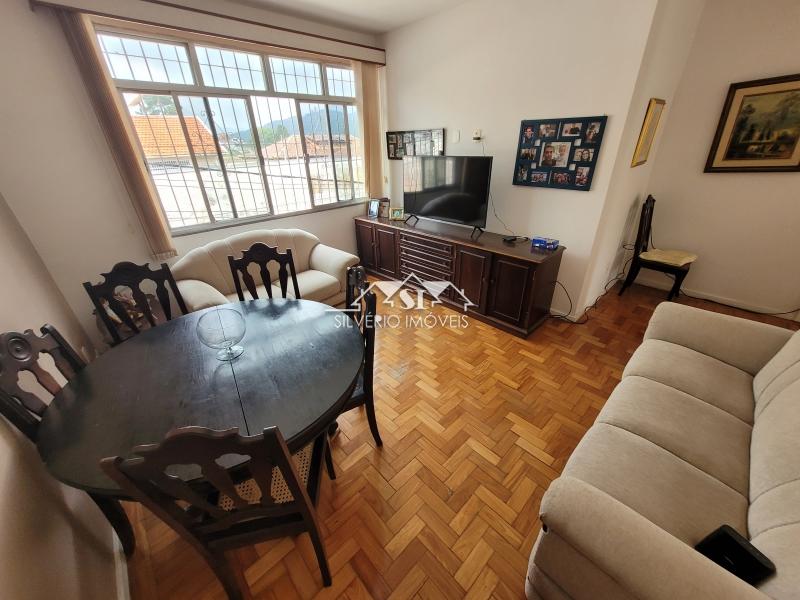 Casa à venda com 2 quartos, 90m² - Foto 3