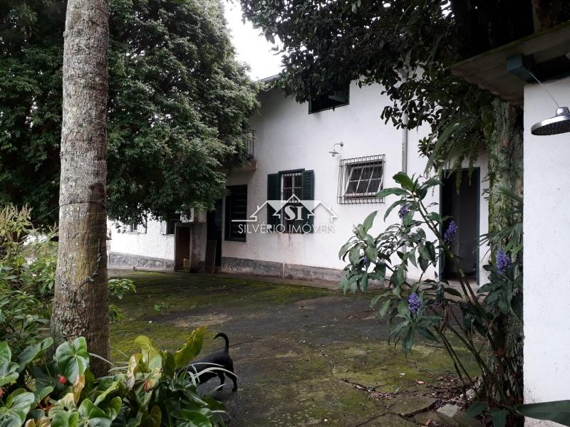 Casa à venda com 5 quartos, 200m² - Foto 1